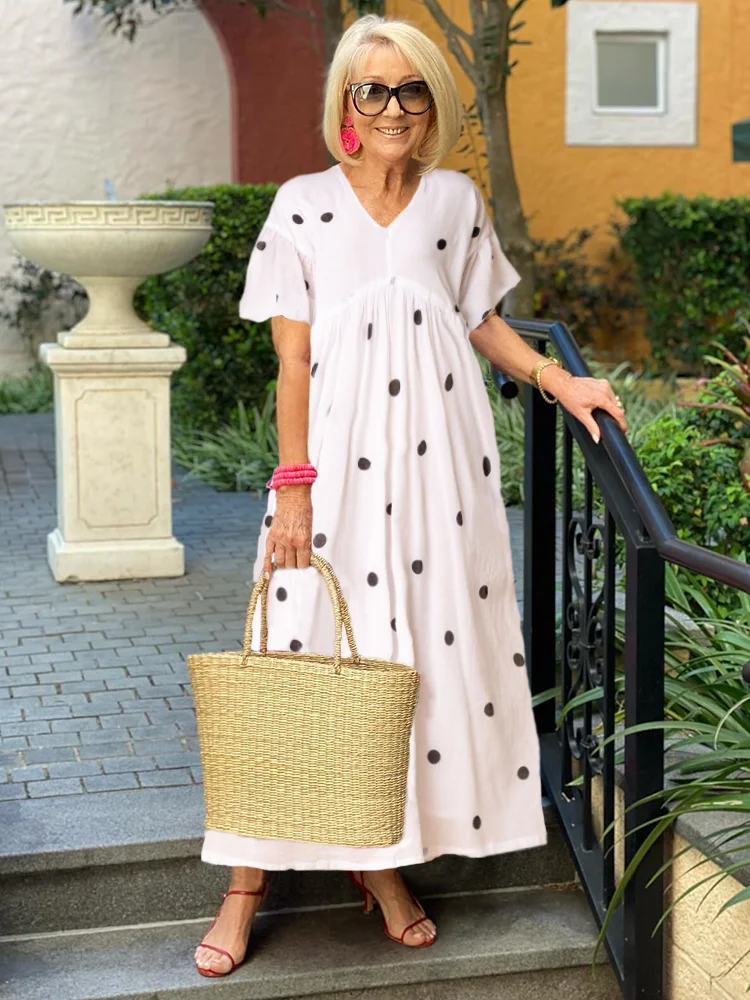 Beautifully Finished Dress in a Timeless Design