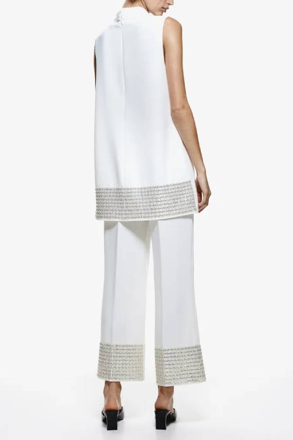 Well Tailored Top with a Graceful Silhouette