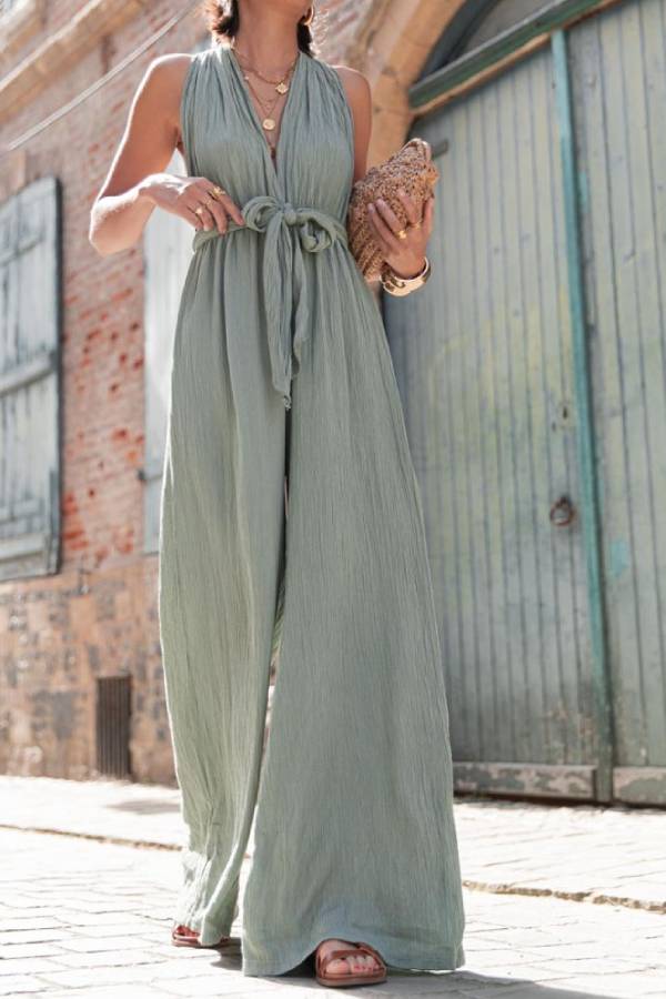 Well Tailored Pants with a Graceful Silhouette
