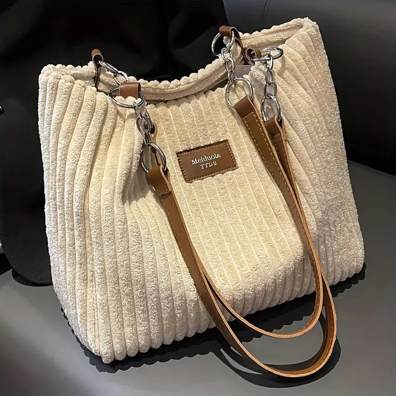 Well Tailored Bag with a Graceful Silhouette