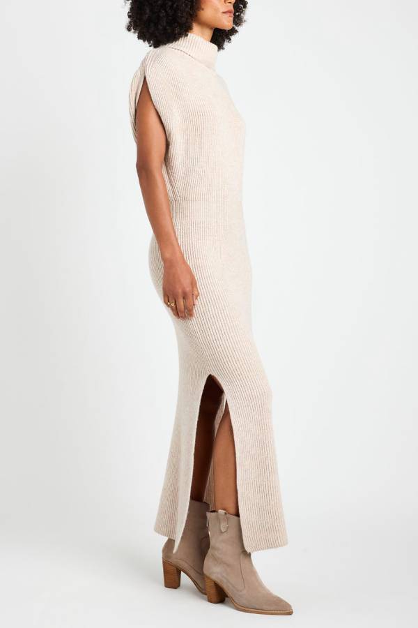 Effortlessly Elegant Sweater with a Timeless Design