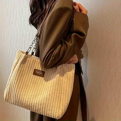 Well Tailored Bag with a Graceful Silhouette