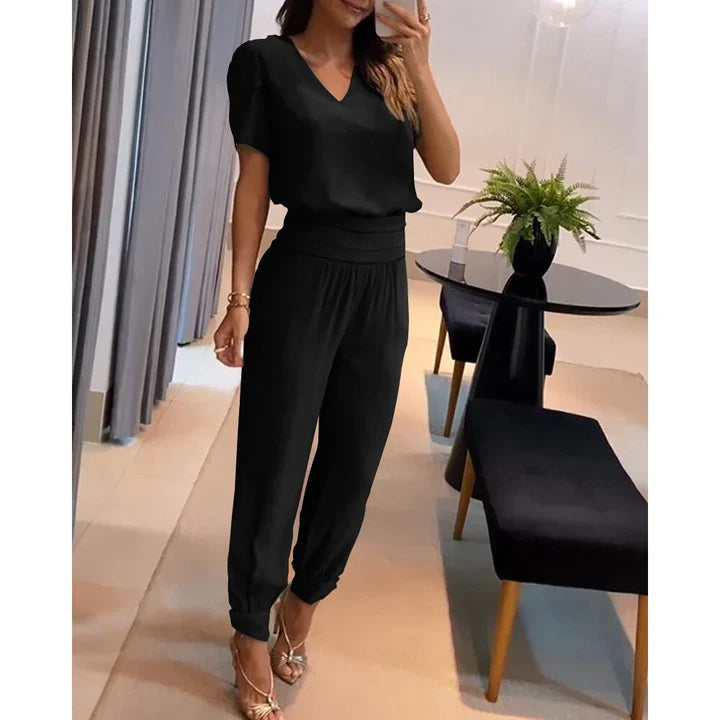 Sophisticated Trousers with a Clean Classic Look
