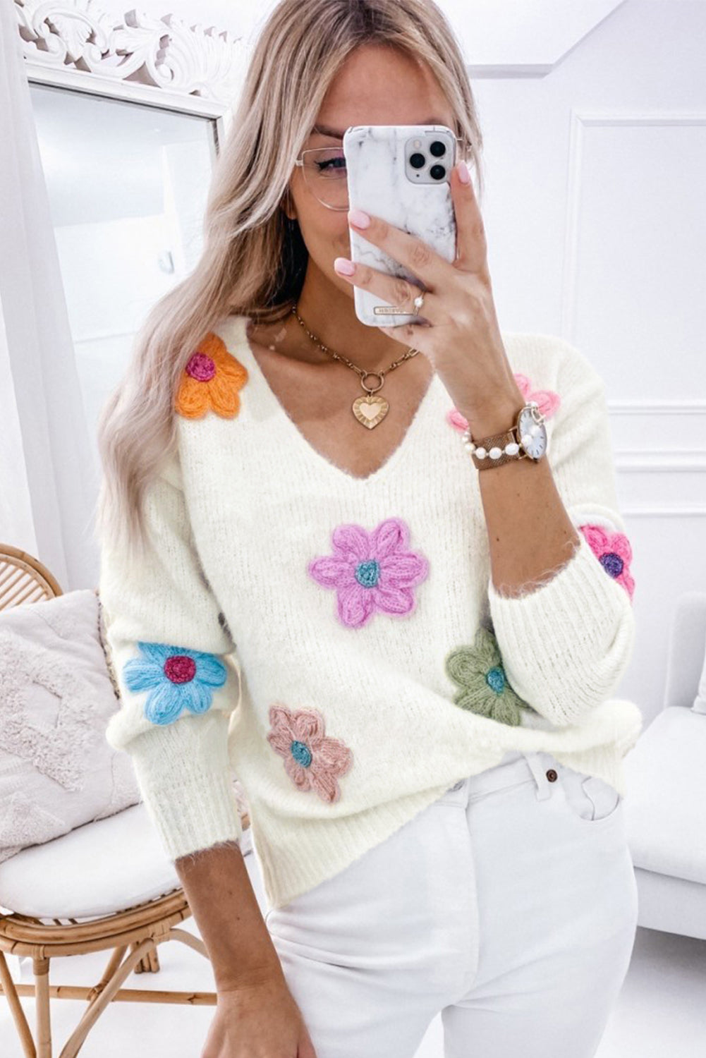 Well Tailored Sweater with a Graceful Silhouette