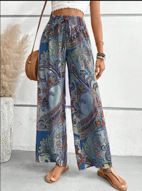 Effortlessly Elegant Trousers with a Timeless Design