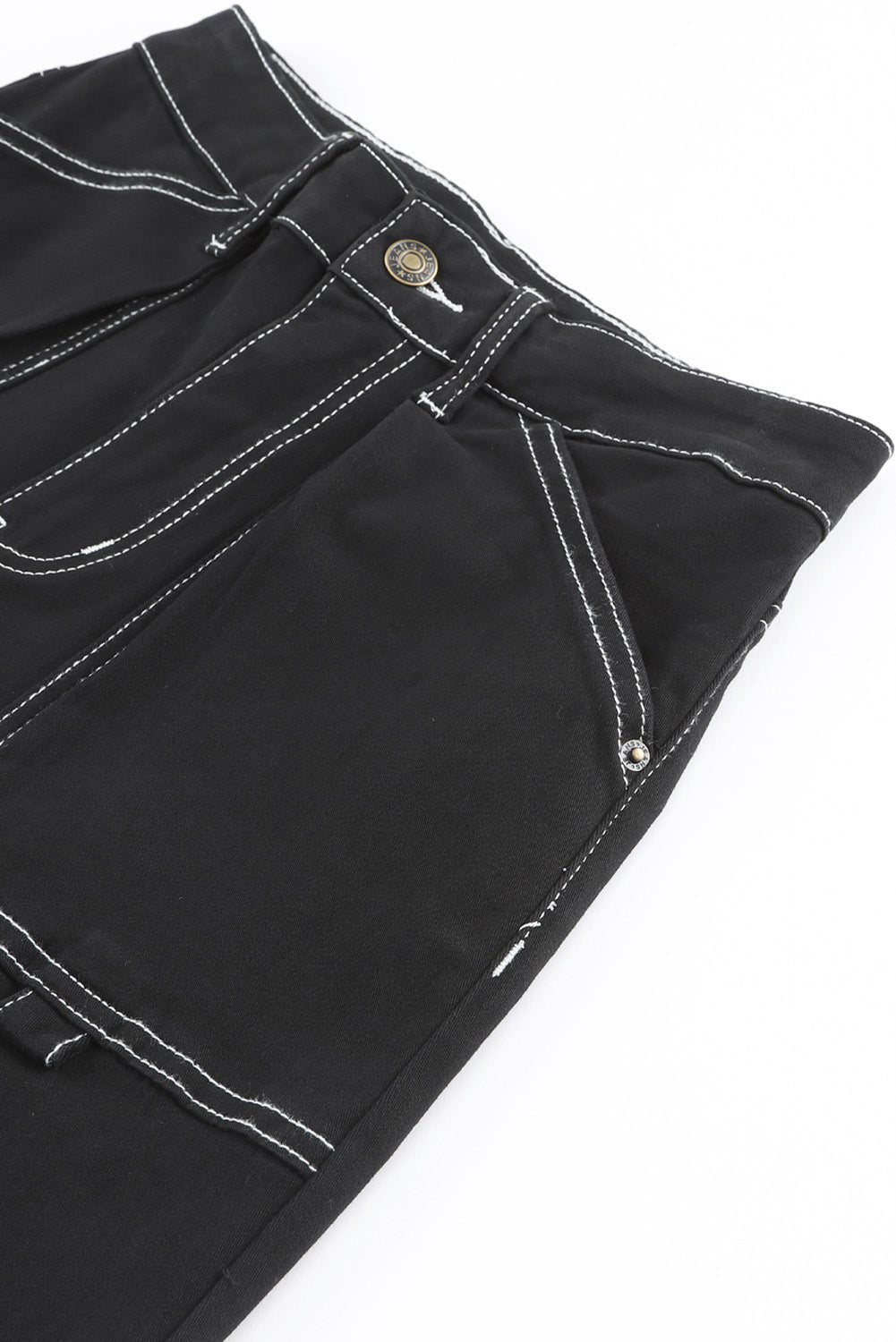 Effortlessly Elegant Pants with a Timeless Design