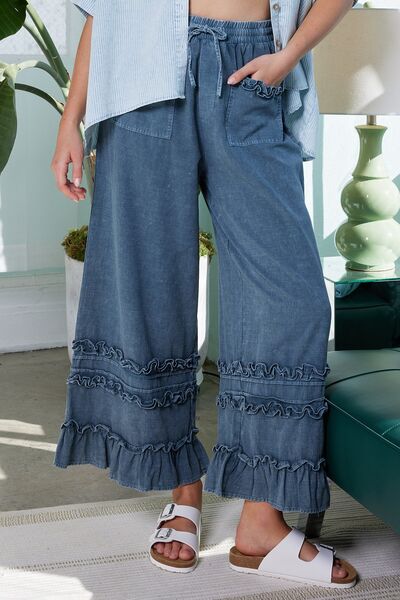 Elegantly Styled Trousers for Everyday Wear
