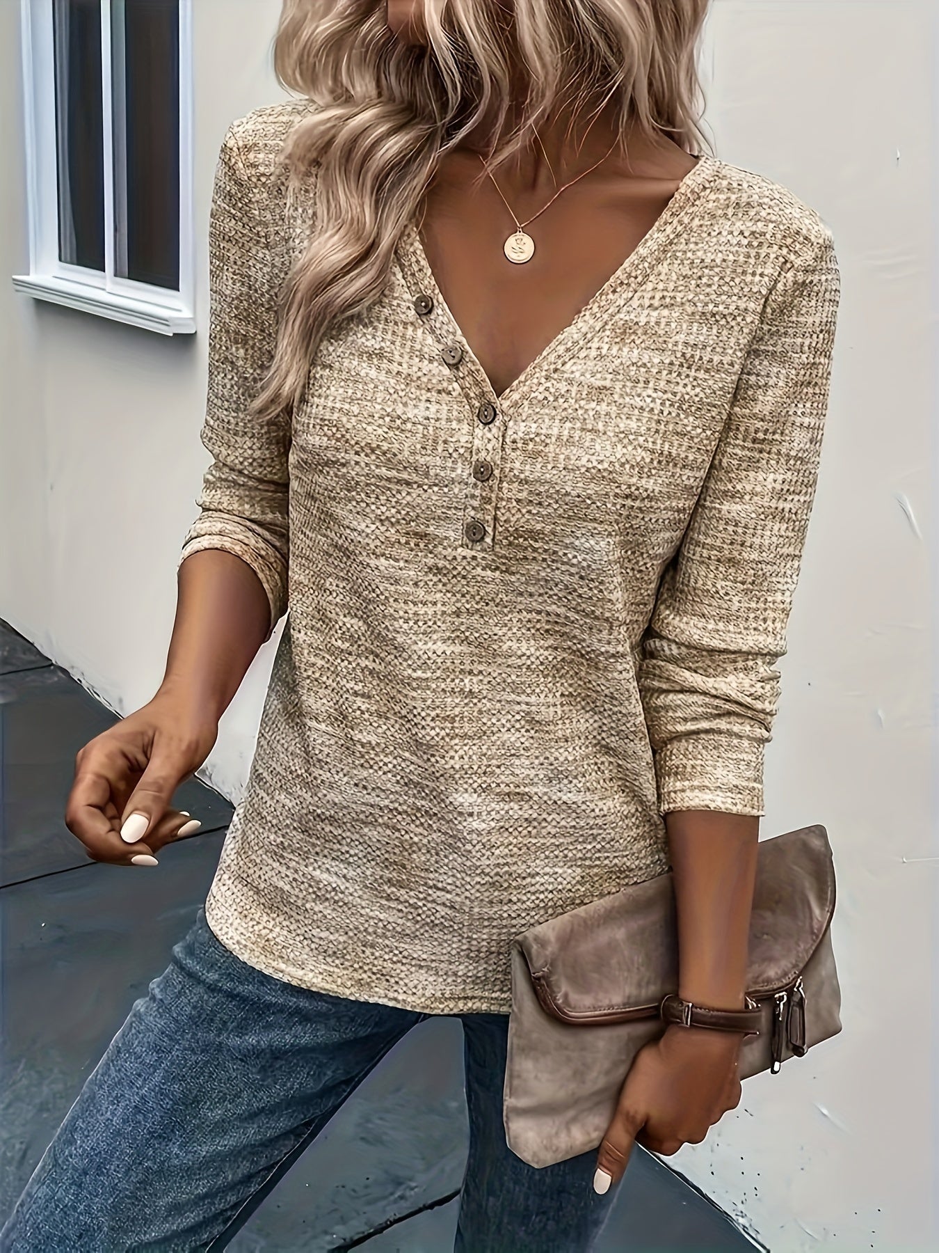 Effortlessly Elegant Blouse with a Timeless Design