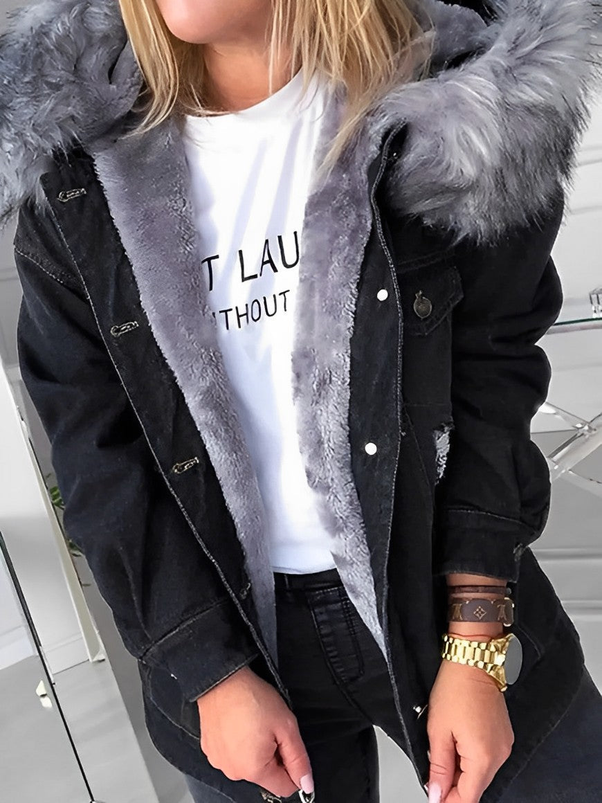 Effortlessly Elegant Jacket with a Timeless Design