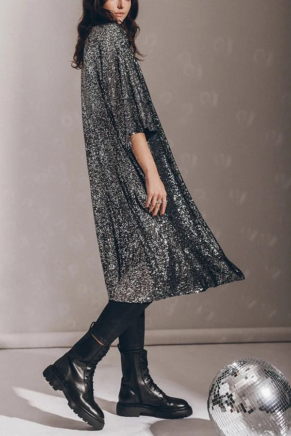 Effortlessly Elegant Garment with a Timeless Design
