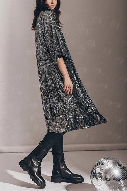 Effortlessly Elegant Garment with a Timeless Design