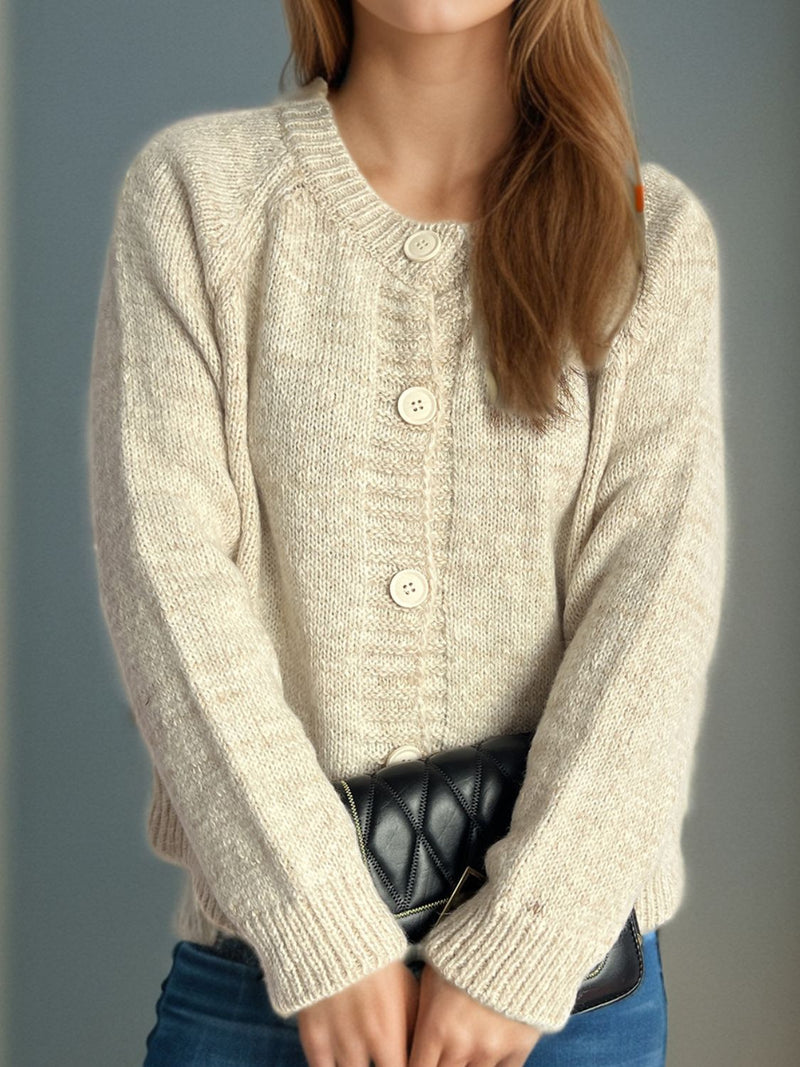 Effortlessly Elegant Cardigan with a Timeless Design