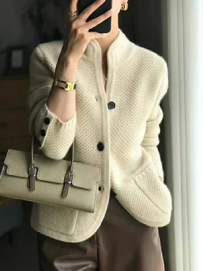 Kauniisti valmistettu Villapaita