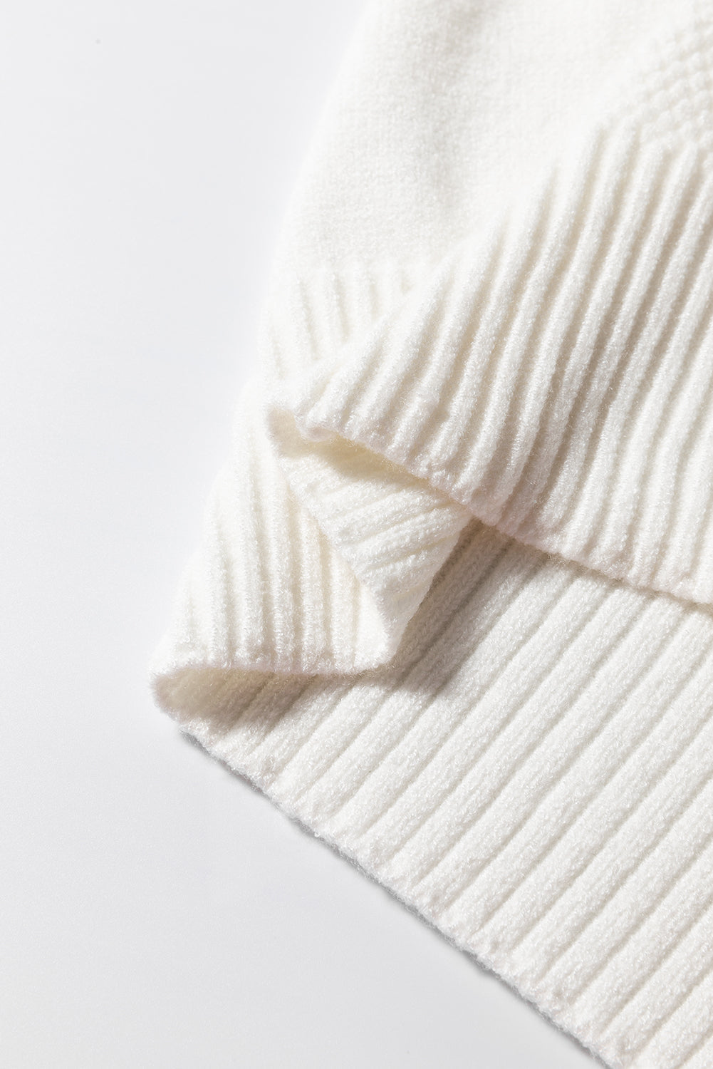 Effortlessly Elegant Sweater with a Timeless Design