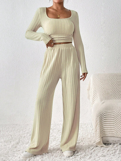 Effortlessly Elegant Trousers with a Timeless Design