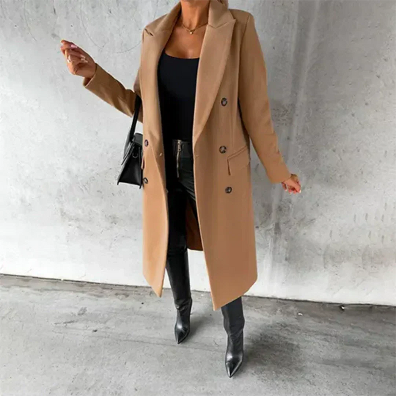 Well Tailored Coat with a Graceful Silhouette
