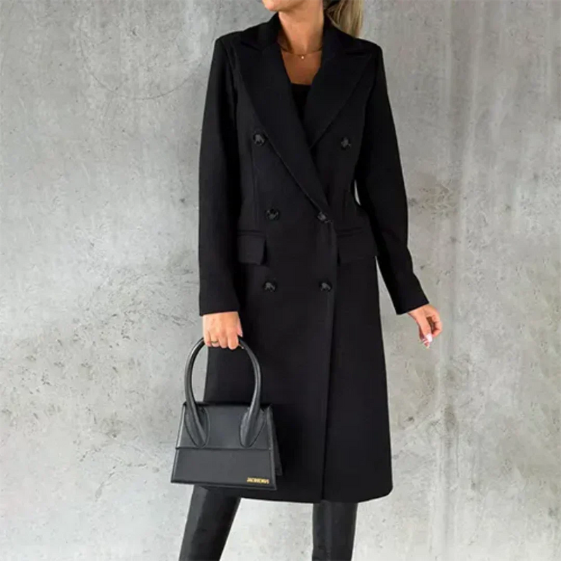 Well Tailored Coat with a Graceful Silhouette