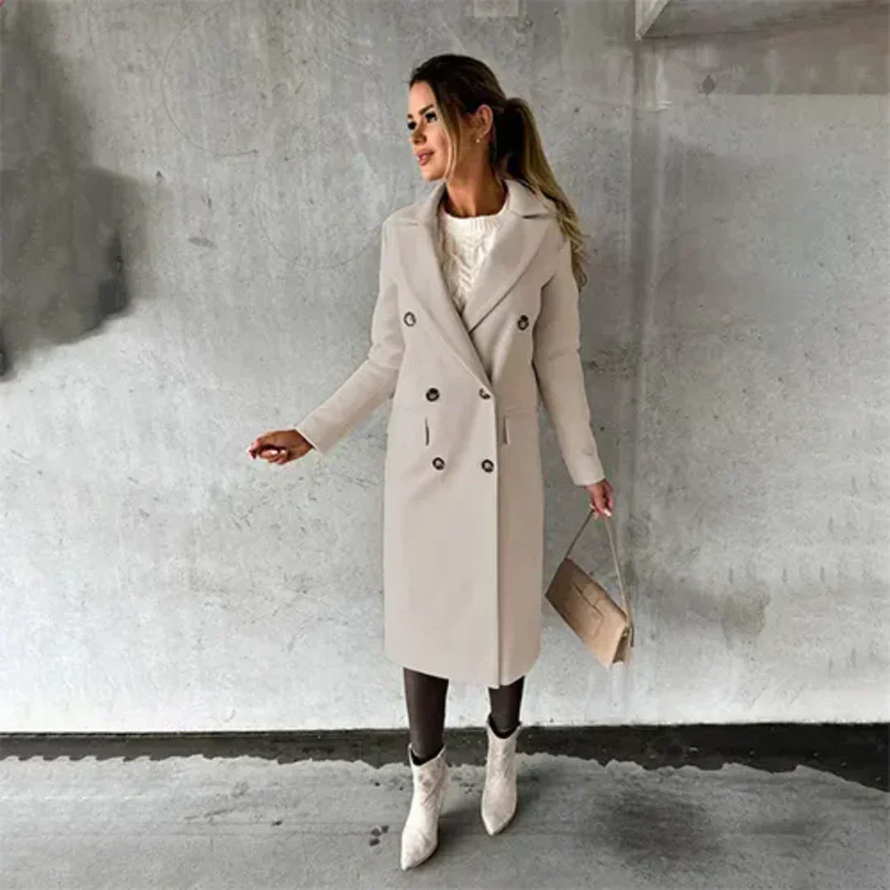 Well Tailored Coat with a Graceful Silhouette