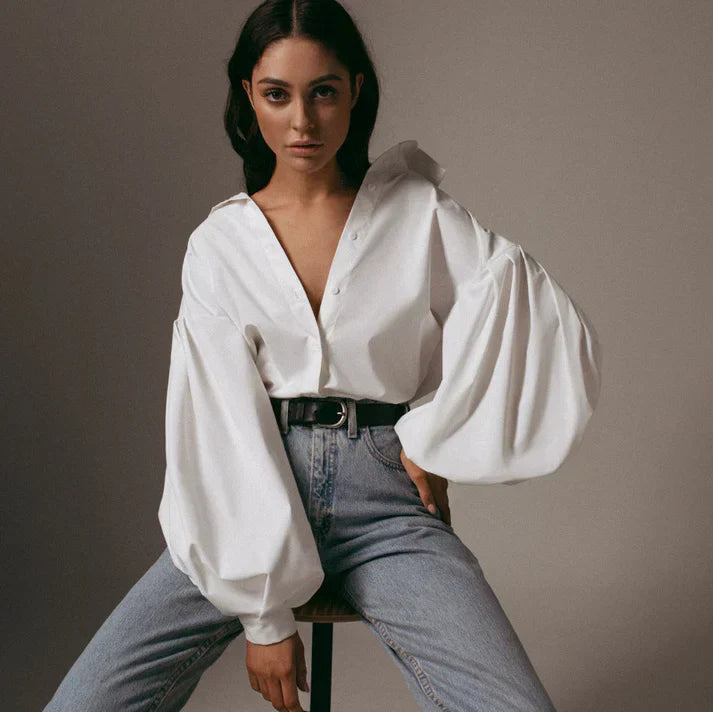 Well Tailored Blouse with a Graceful Silhouette