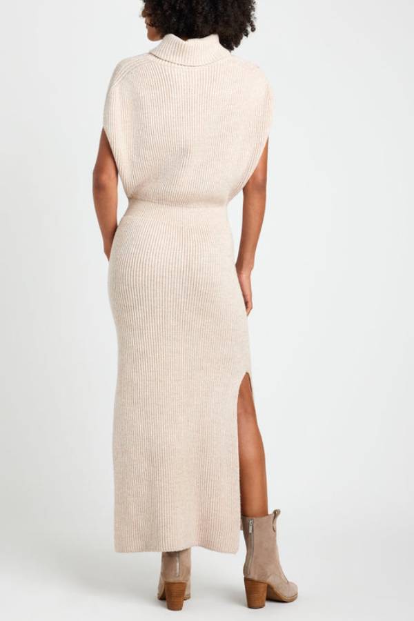 Effortlessly Elegant Sweater with a Timeless Design