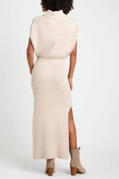 Effortlessly Elegant Sweater with a Timeless Design