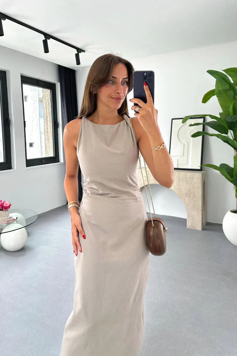 Beautifully Finished Dress in a Timeless Design