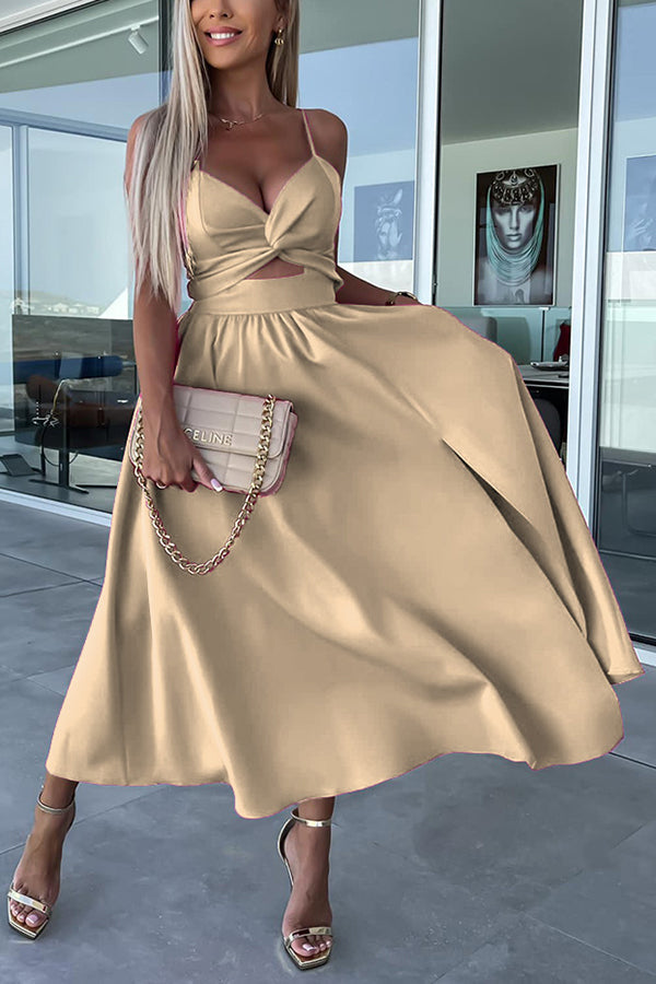 Beautifully Finished Dress in a Timeless Design