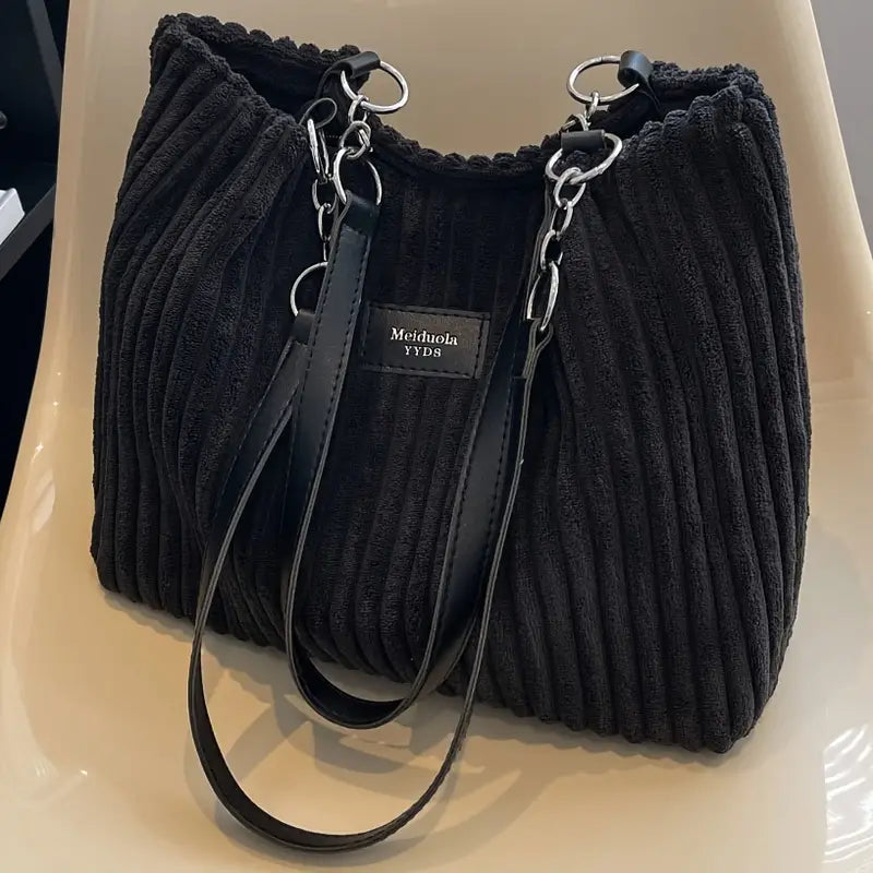 Well Tailored Bag with a Graceful Silhouette