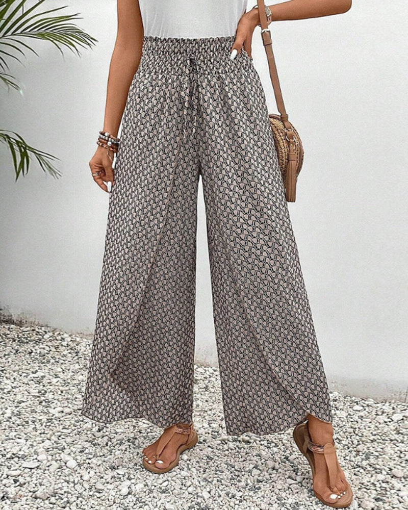 Elegantly Styled Trousers for Everyday Wear
