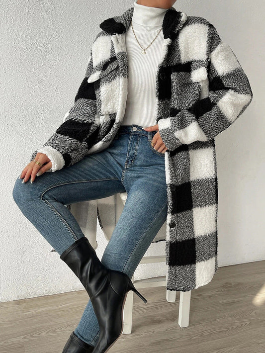 Well Tailored Coat with a Graceful Silhouette