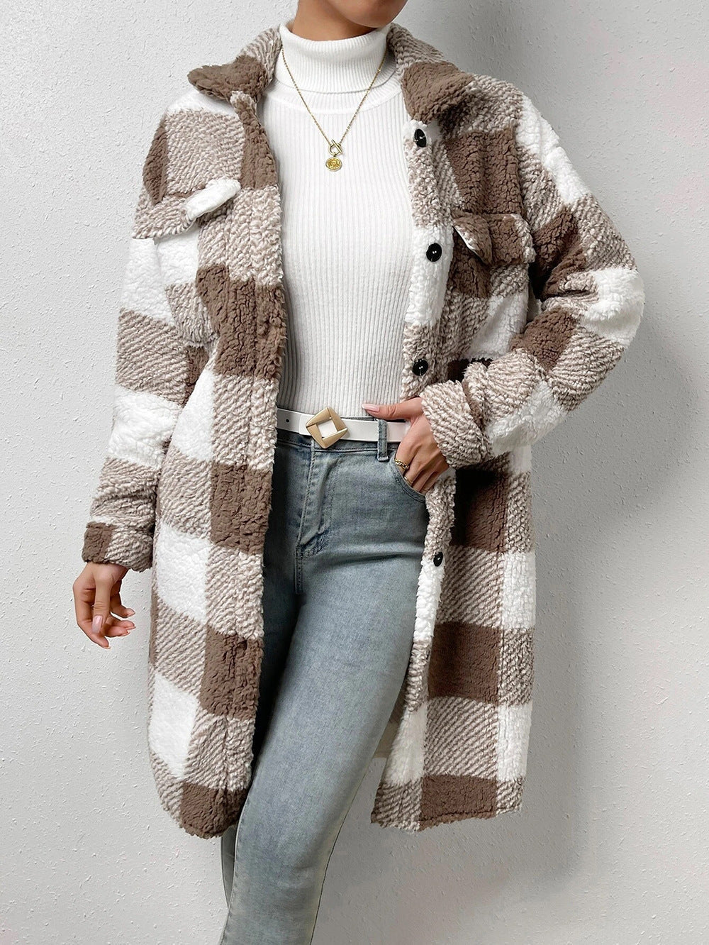 Well Tailored Coat with a Graceful Silhouette