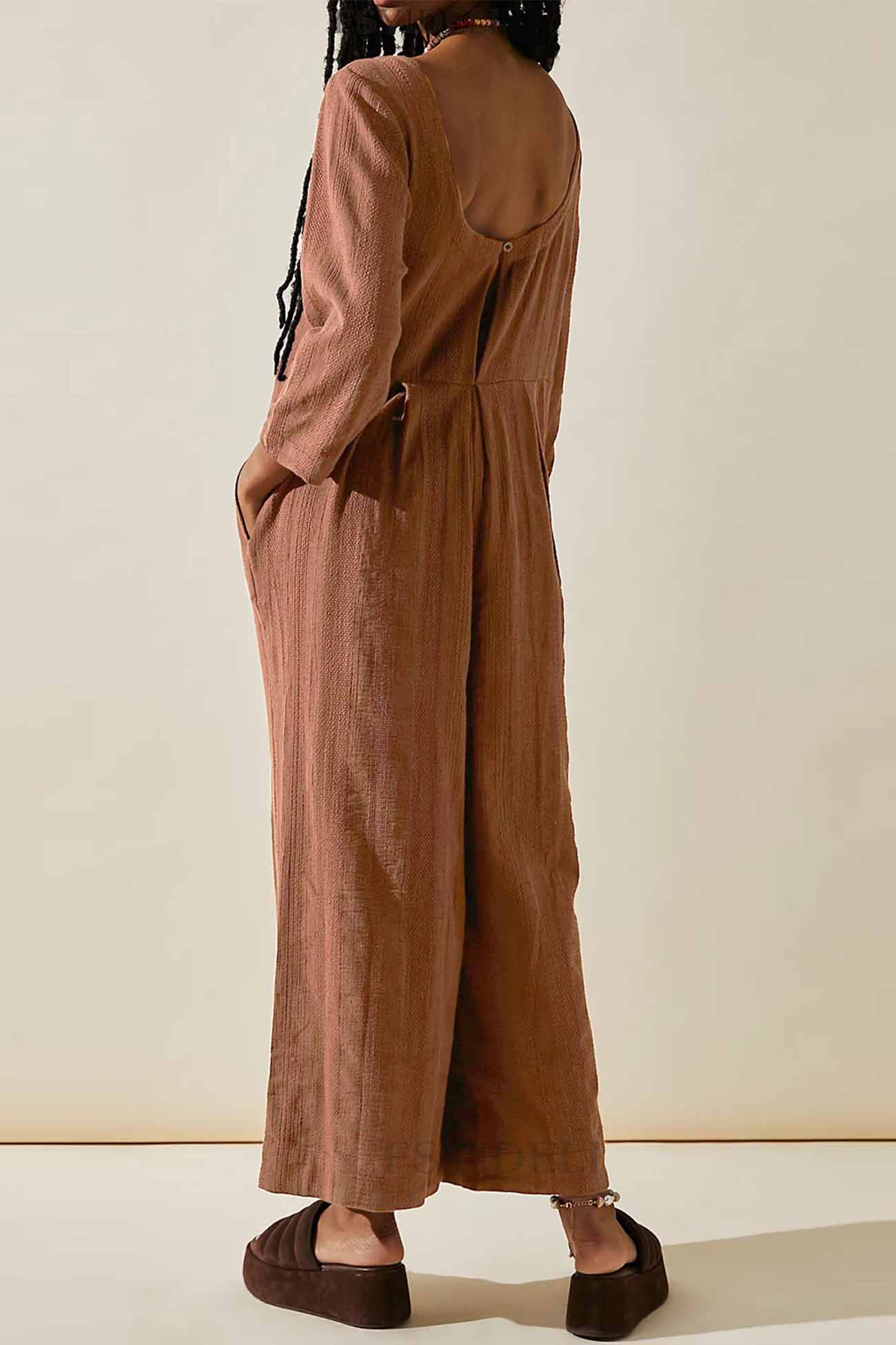 Well Tailored Garment with a Graceful Silhouette