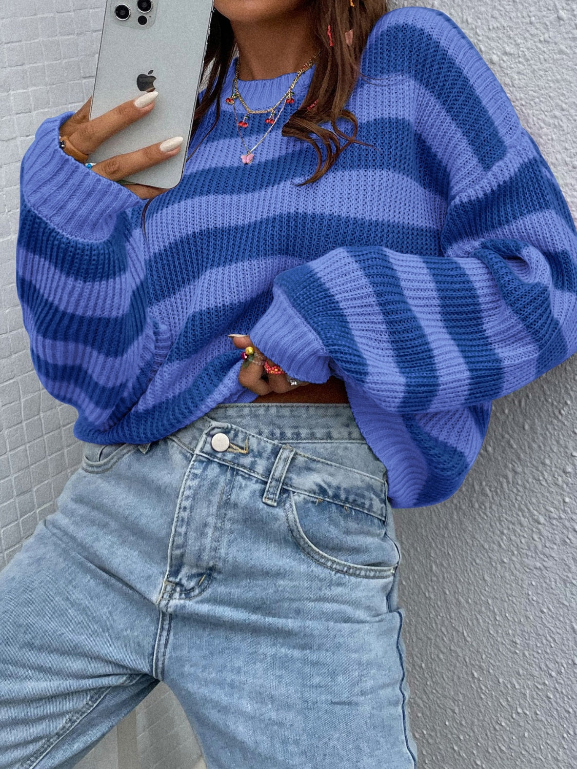 Well Tailored Sweater with a Graceful Silhouette