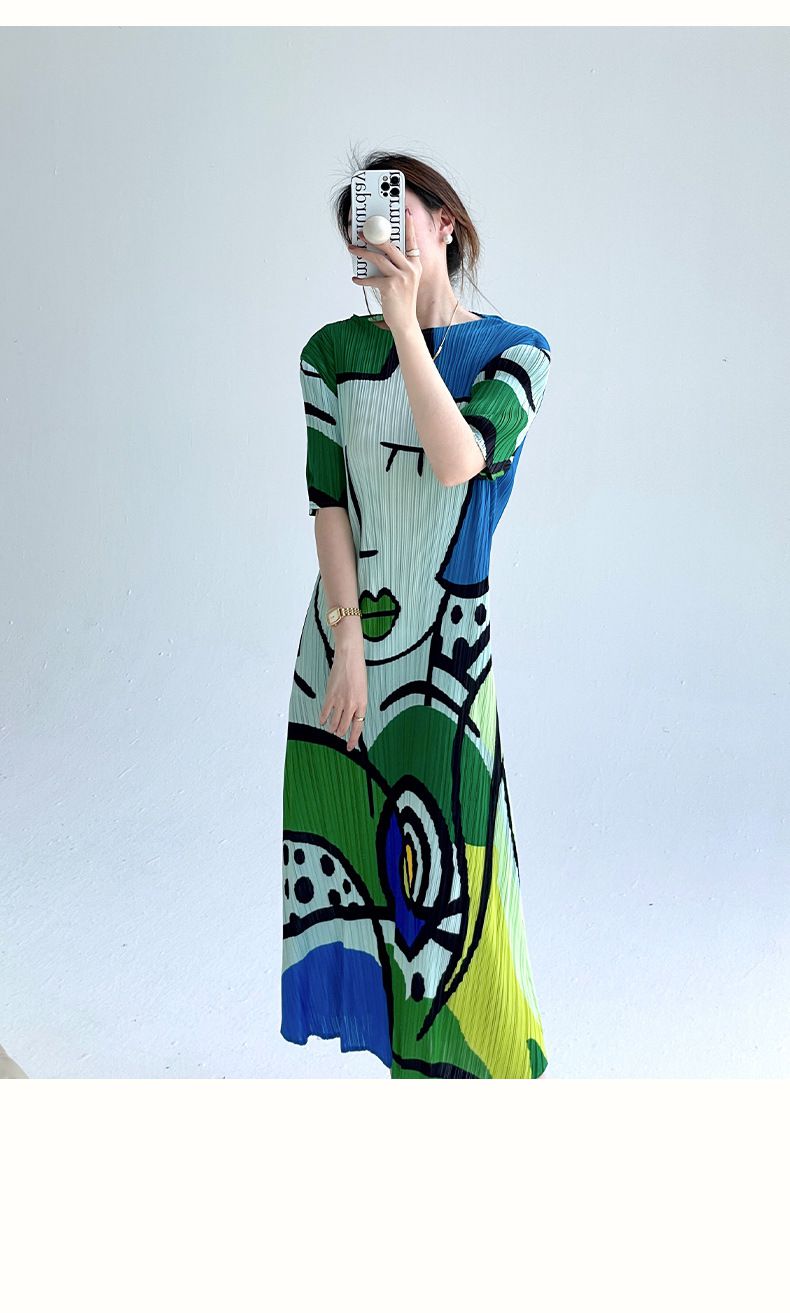 Gracefully Styled Dress for Any Occasion