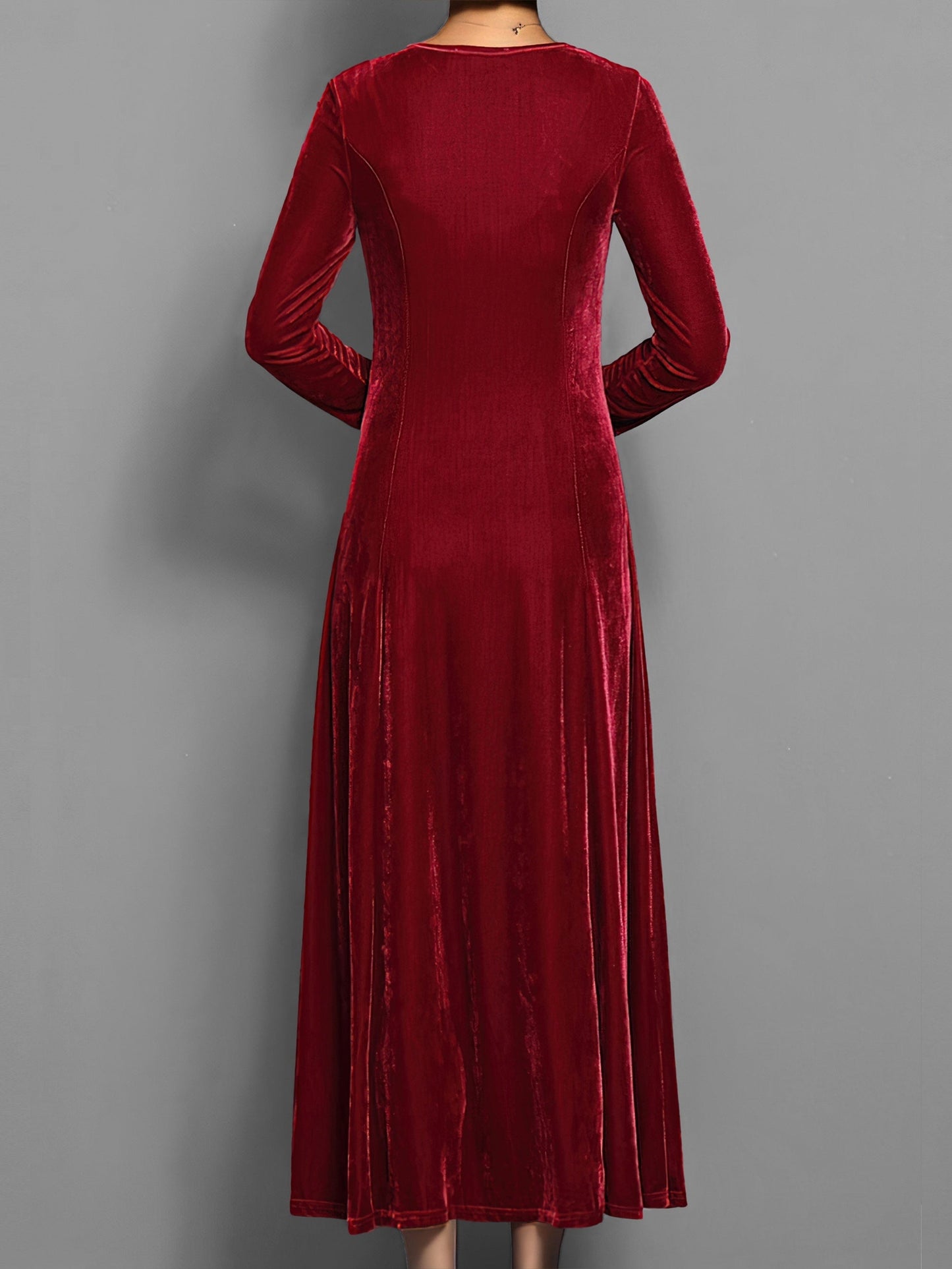 Well Tailored Dress with a Graceful Silhouette