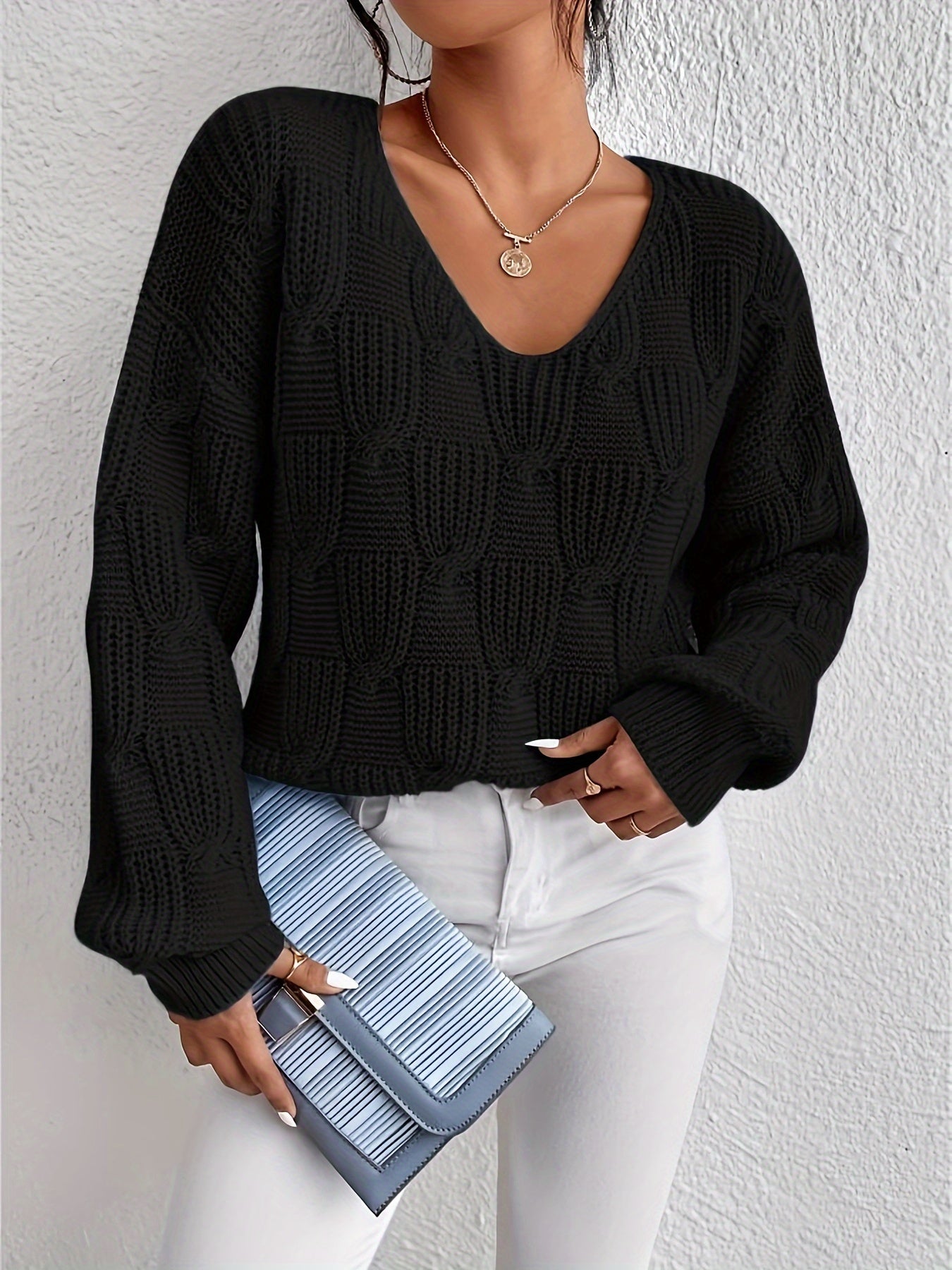 Well Tailored Sweater with a Graceful Silhouette