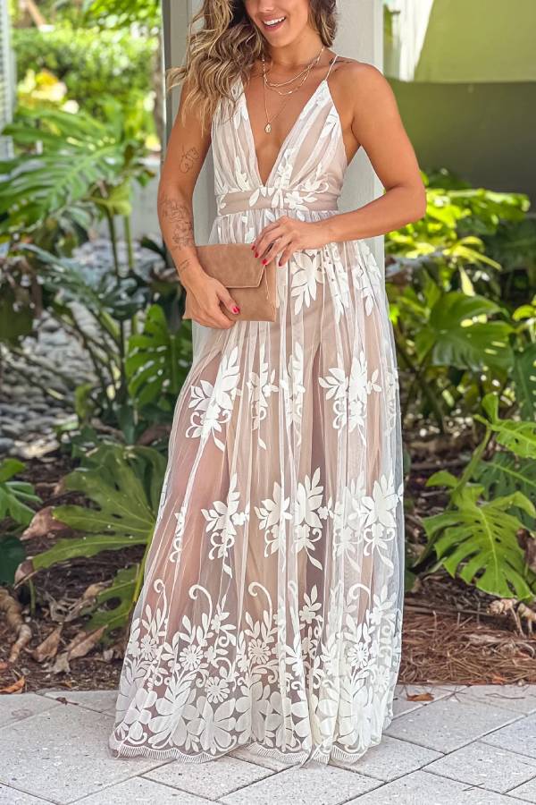 Beautifully Finished Dress in a Timeless Design