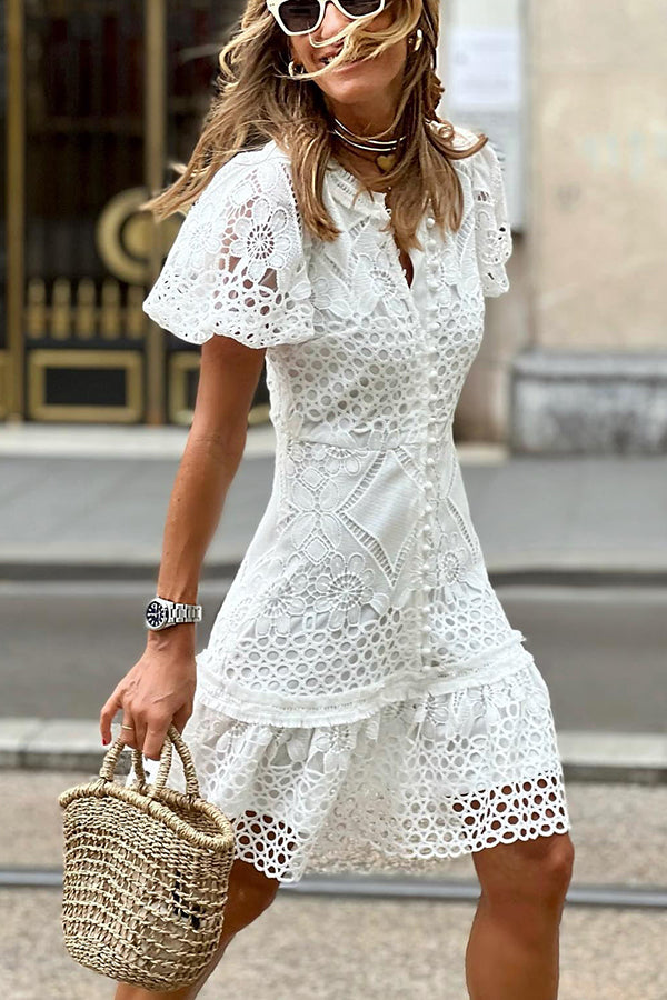 Beautifully Finished Dress in a Timeless Design