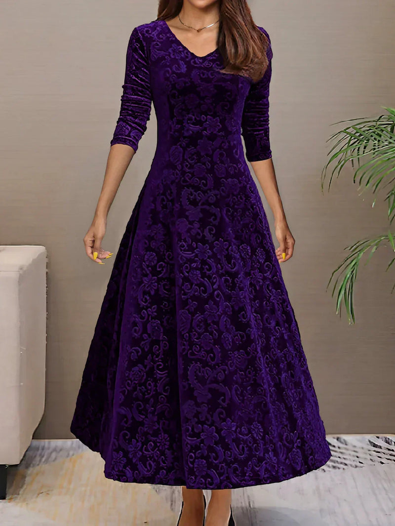 Beautifully Finished Dress in a Timeless Design