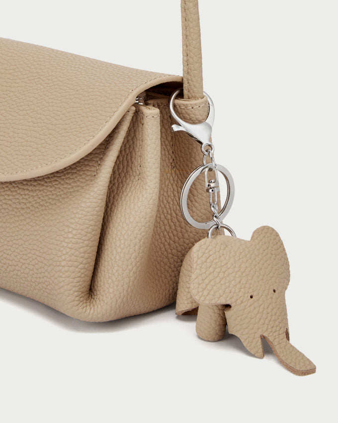 Well Tailored Bag with a Graceful Silhouette