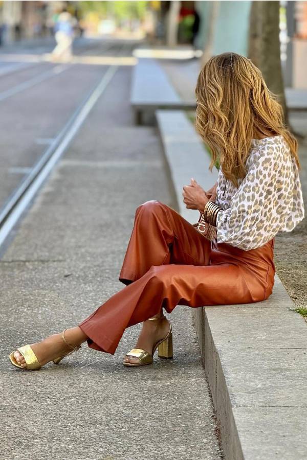 Classic Vintage Top with a Flattering Fit
