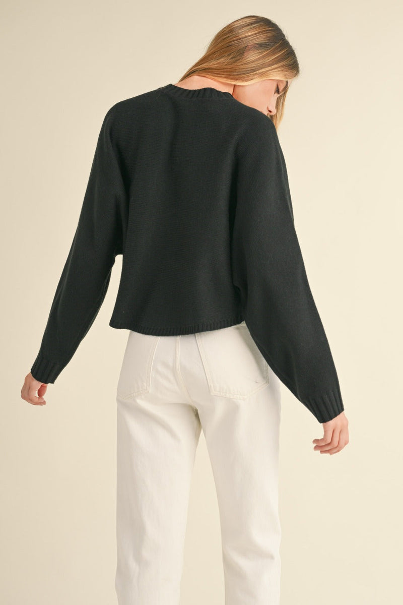 Effortlessly Elegant Sweater with a Timeless Design