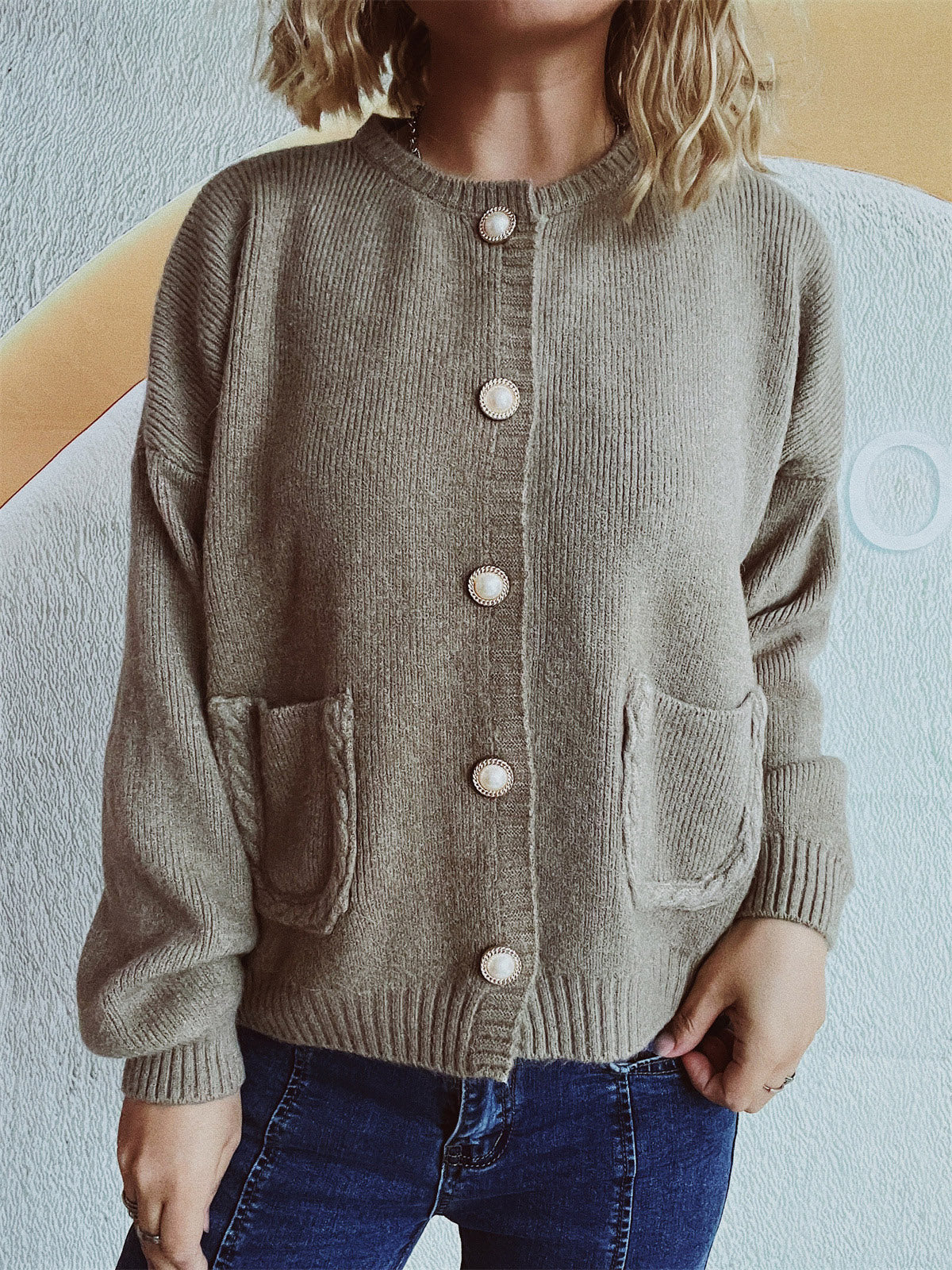 Well Tailored Cardigan with a Graceful Silhouette