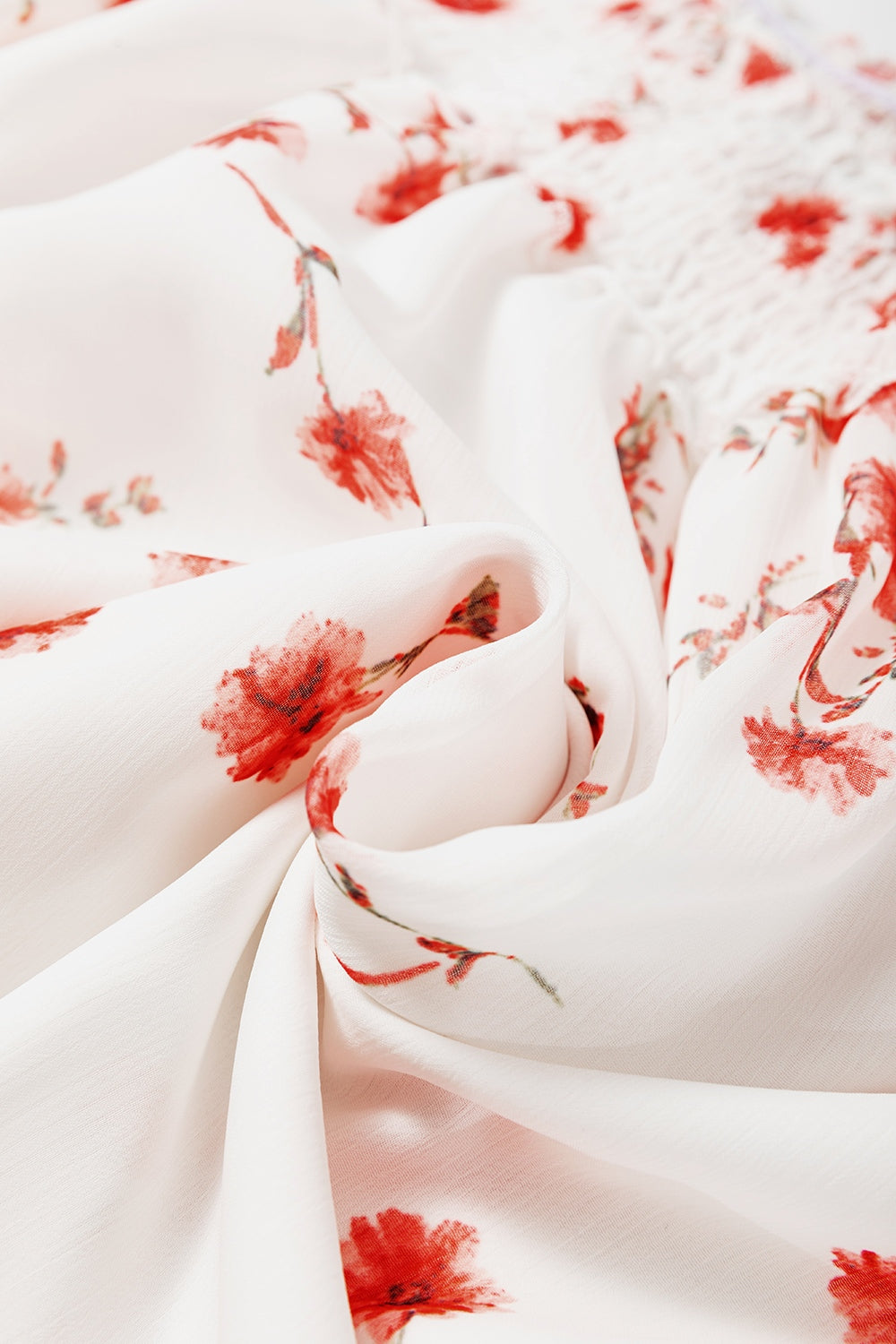 Well Tailored Blouse with a Graceful Silhouette