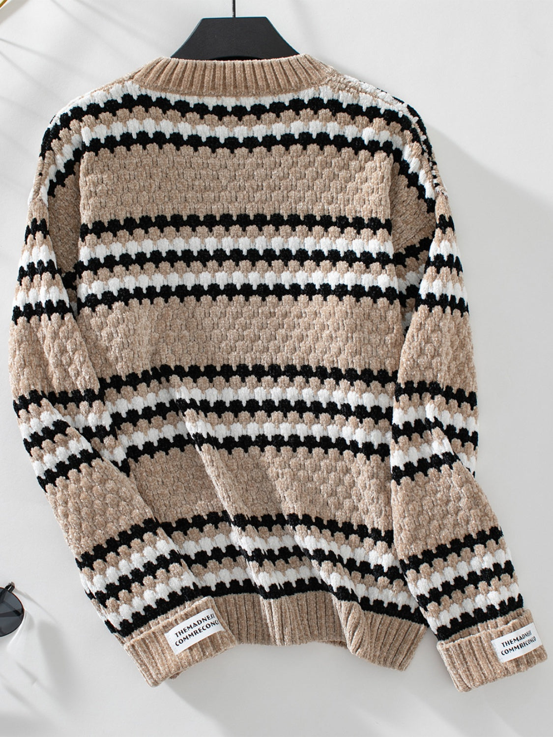 Effortlessly Elegant Sweater with a Timeless Design