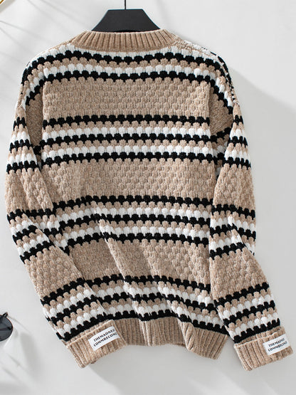 Effortlessly Elegant Sweater with a Timeless Design