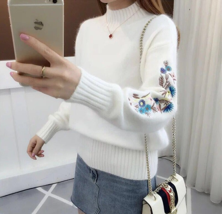Effortlessly Elegant Sweater with a Timeless Design