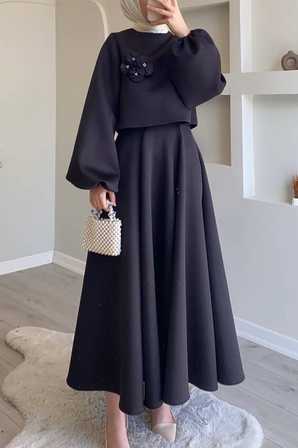 Effortlessly Elegant Top with a Timeless Design