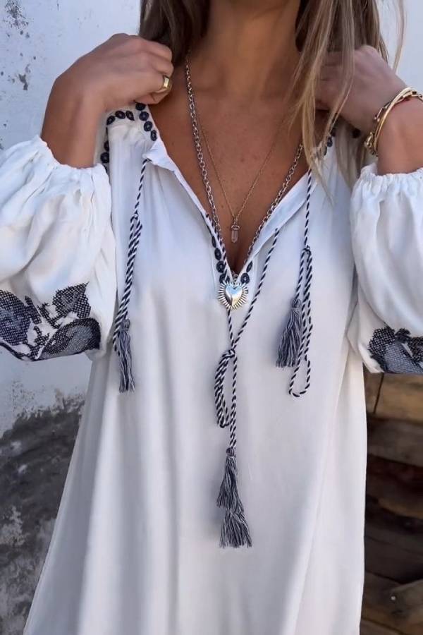 Effortlessly Elegant Dress with a Timeless Design