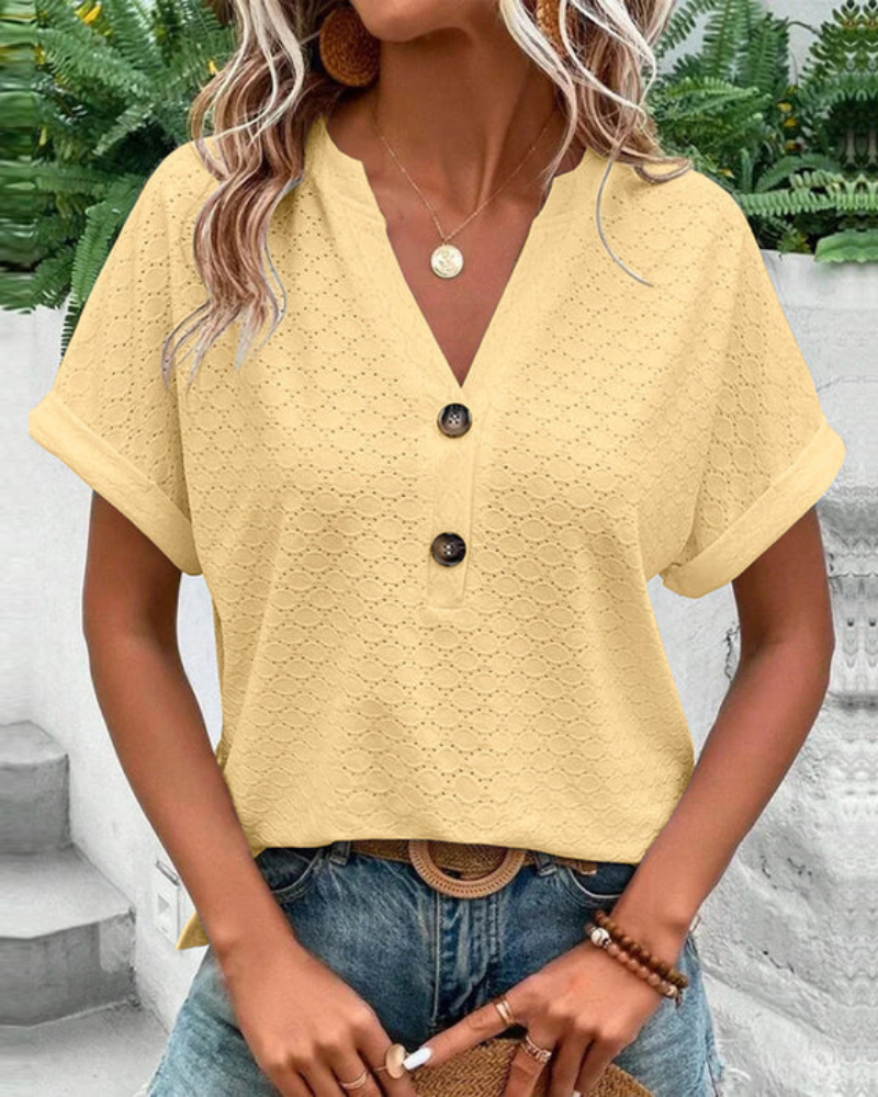 Well Tailored Top with a Graceful Silhouette
